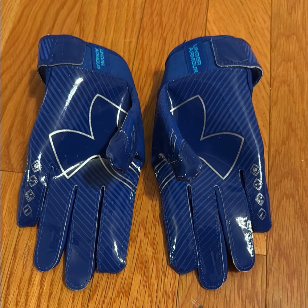 Under Armour Blue youth football Gloves - Picture 2 of 4